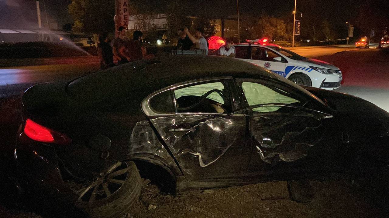 4.25 Promil Alkollü Sürücü, Kaza Yaptığı Lüks Otomobili Hurdaya Çevirdi