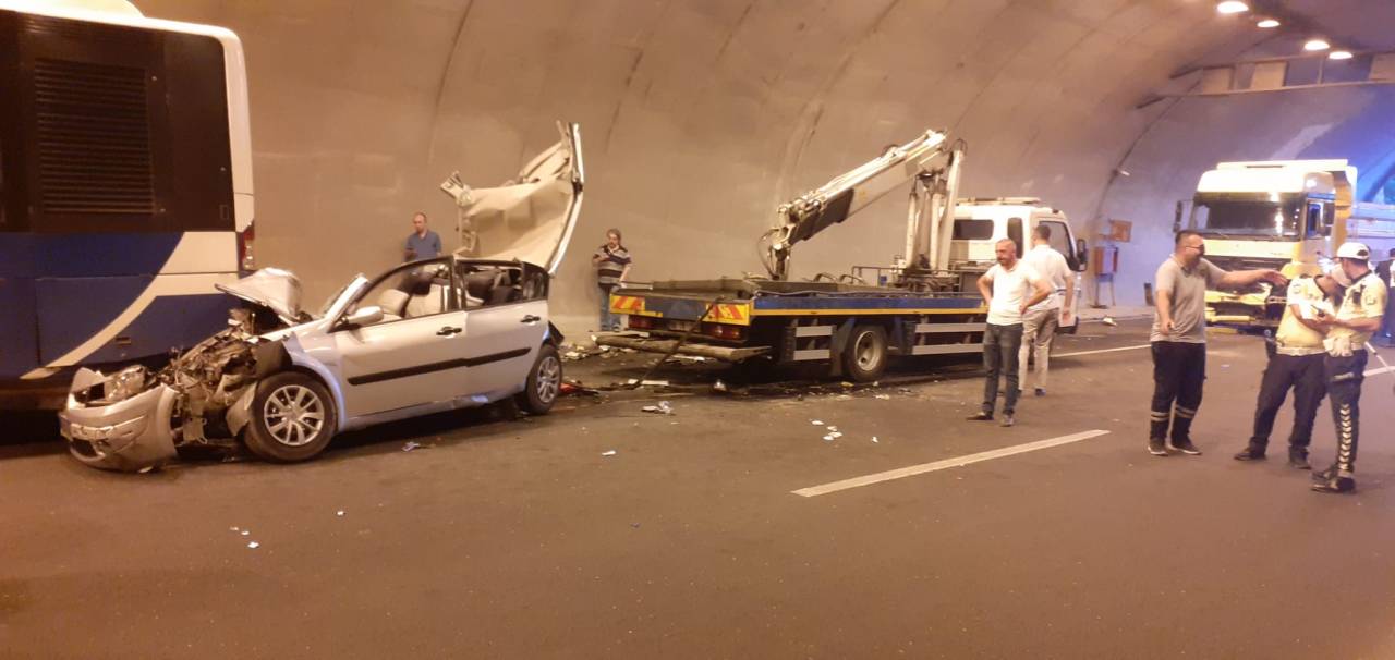 Ankara'da Otomobil, Belediye Otobüsü Ve Hafriyat Kamyonunun Karıştığı Kazada; 3 Yaralı