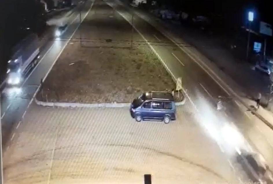 Otomobilin Çarptığı Kadının Öldüğü Kaza Kamerada