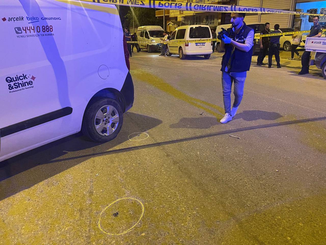 Şanlıurfa'da Silahlı Kavga; Yoldan Geçen Anne Ve 2 Çocuğu Saçmalarla Yaralandı