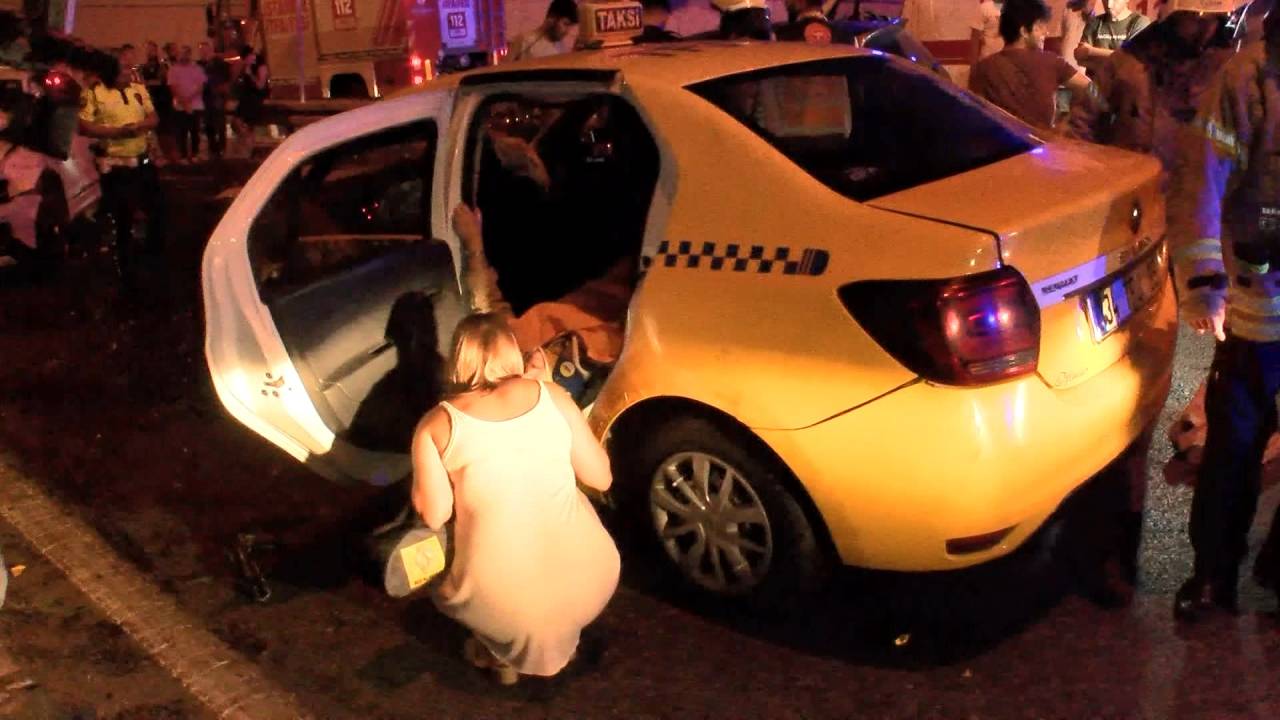 Beşiktaş’ta, Navigasyonun Ters Yola Soktuğu Otomobil Taksiye Çarptı: 7 Yaralı