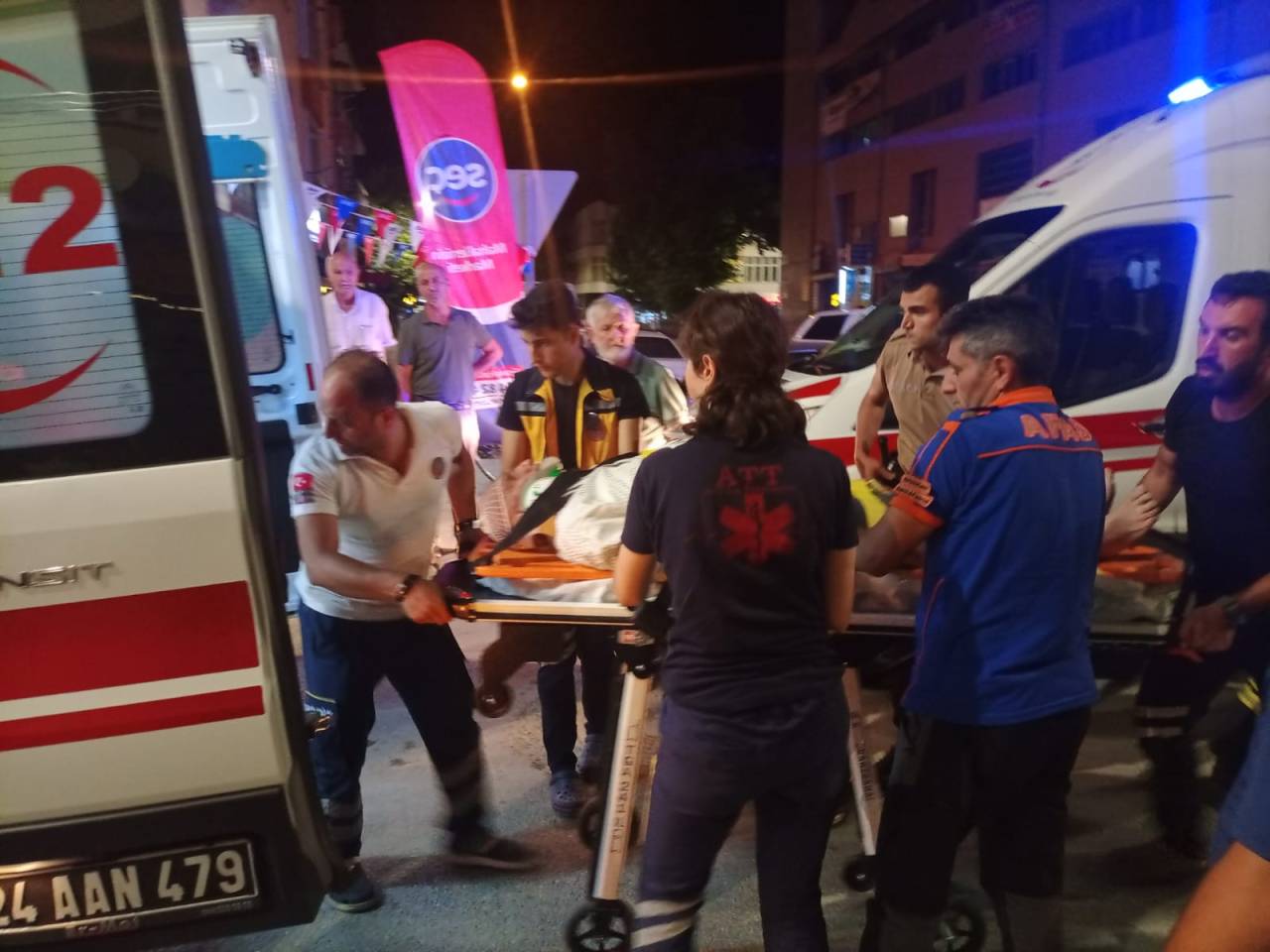 Erzincan'da 3 Aracın Karıştığı Kazada Otomobilde Sıkışan Sürücü Yaralandı