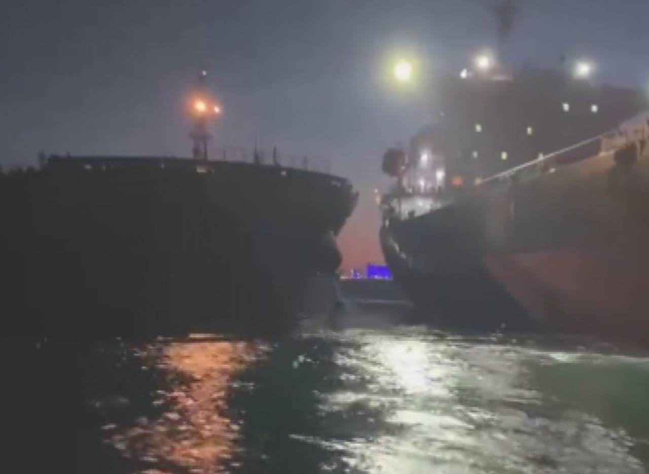 Kaza Anıyla // İstanbul'da Sürüklenen Gemi, Erzak İkmali Yapan Gemiye Çarptı