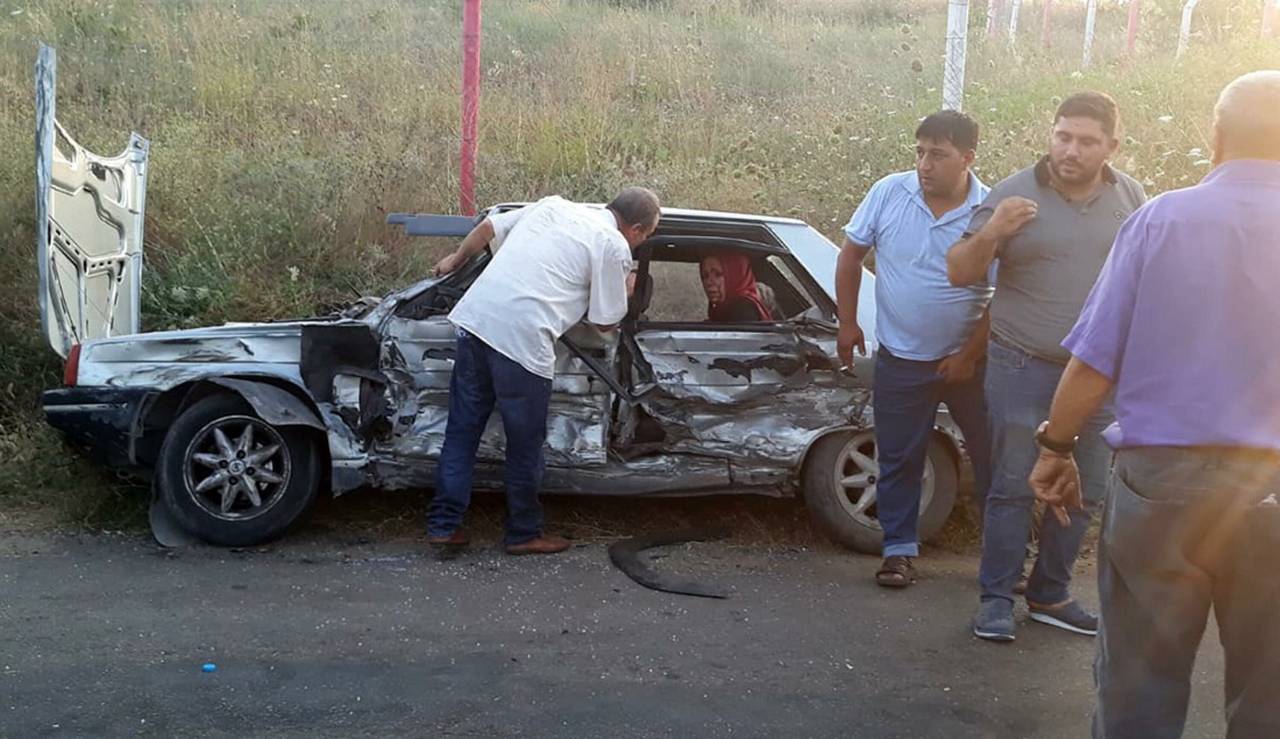 Manisa'da Ciple Otomobilin Çarpıştığı Kazada Yaralanan Şefika Özdemir, Öldü