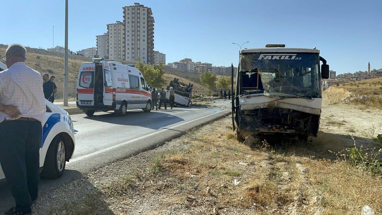 Gaziantep'te İşçi Servisleri Çarpıştı: 3'ü Ağır, 22 Yaralı