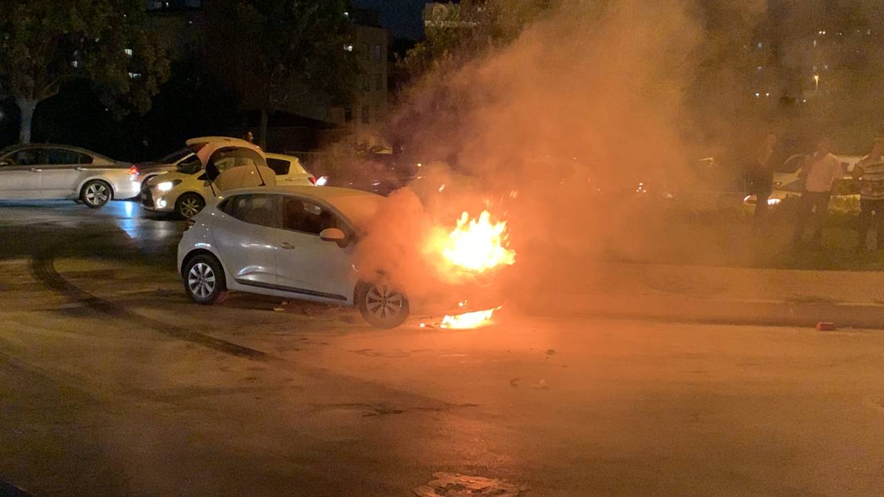 Kartal'da Kiralık Otomobil Yandı, Yangın Söndürme Tüpü Olmadığı İddiası