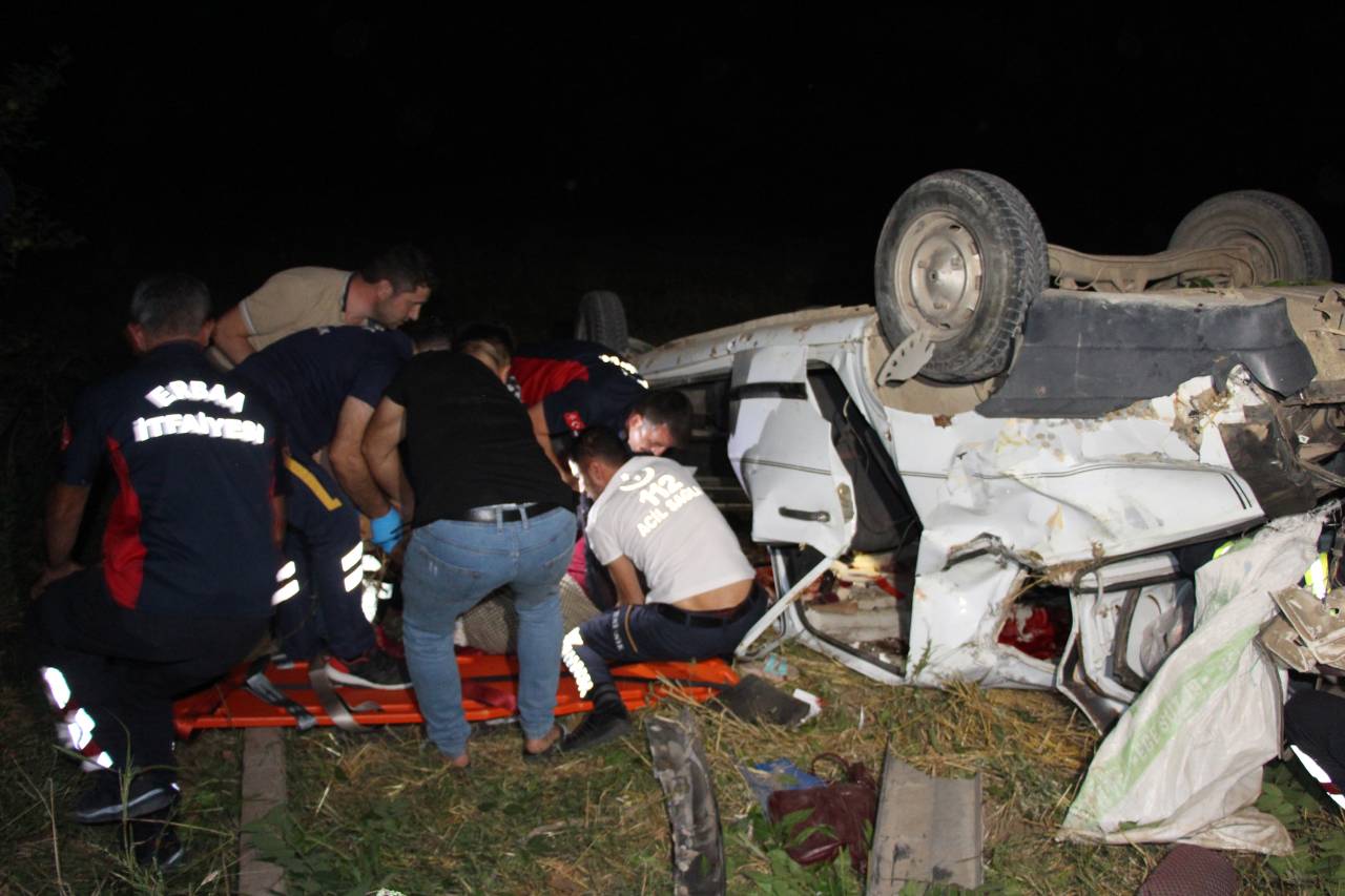Tokat'ta İki Otomobil Çarpıştı: 4'ü Çocuk 8 Yaralı