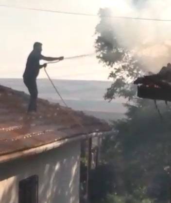 Ankara'da, Boş Evde Çıkan Yangın Söndürüldü