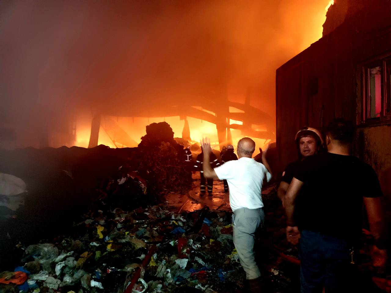 Adana’da Plastik Atık Geri Dönüşüm Fabrikasında Yangın Çıktı
