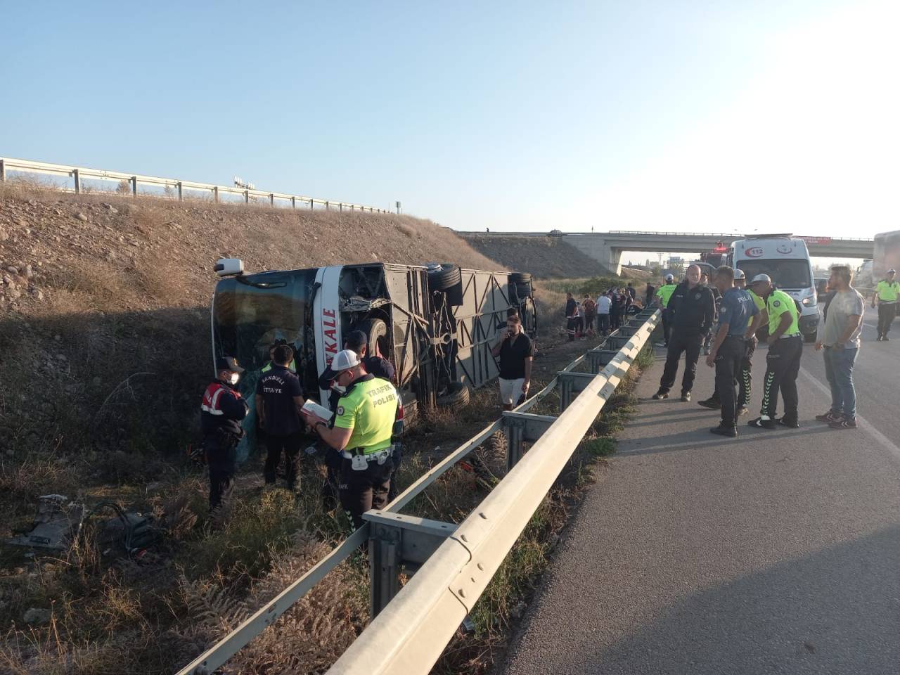 Yolcu Otobüsü Şarampole Devrildi: 1 Ölü, 30 Yaralı