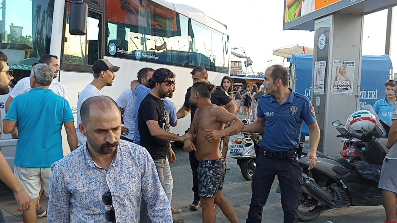 Bodrum’da Tekne Sahibi İle Müşteri Kavgasında 1 Polis Yaralandı