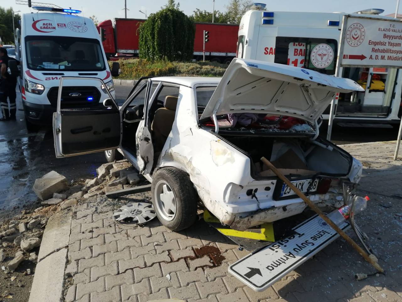 Elazığ’da Otomobil İle Yolcu Minibüsü Çarpıştı: 7 Yaralı