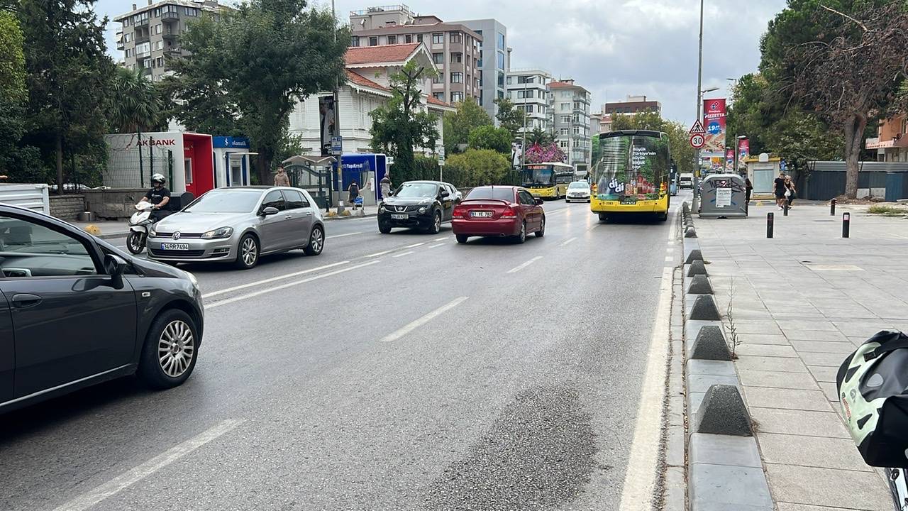 Kadıköy'de Yolun Karşısına Geçerken Taksinin Çarptığı Yaya Yaralandı