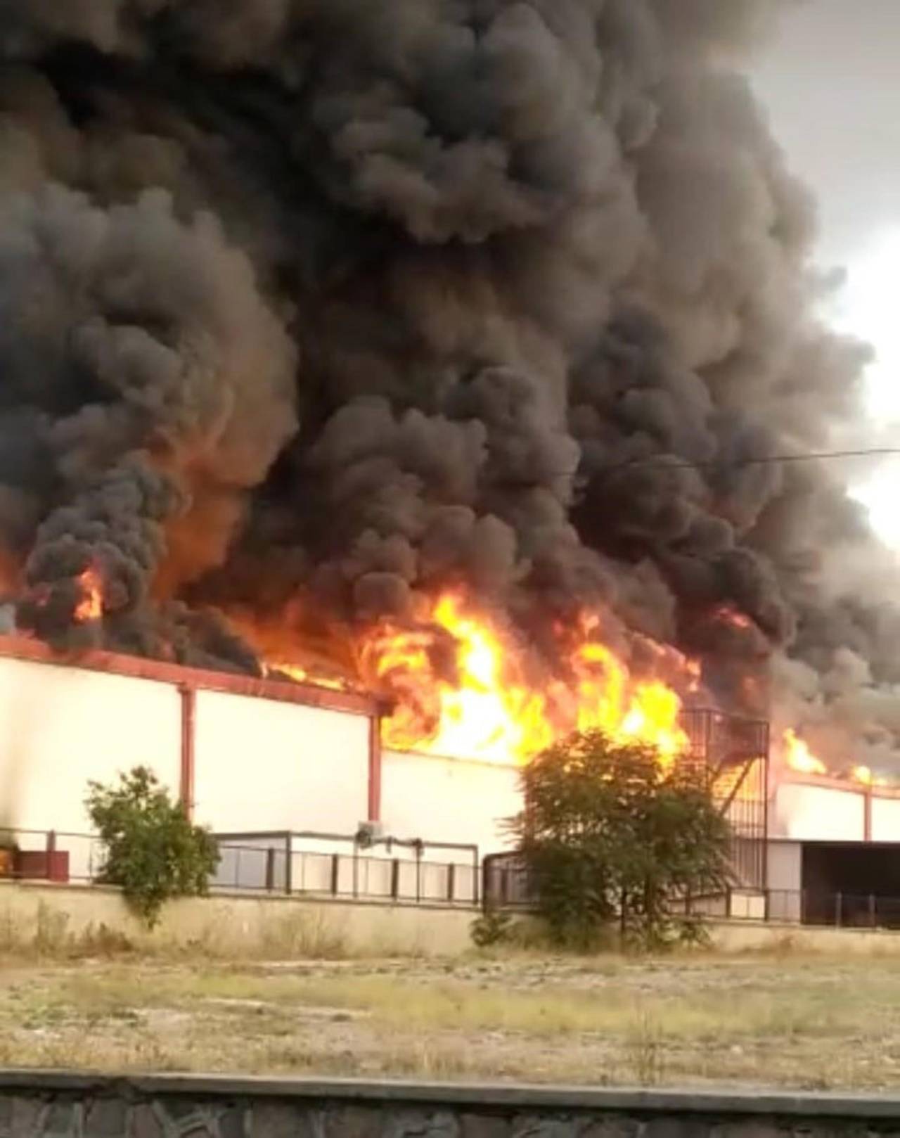 Battaniye Fabrikasında Çıkan Yangın, 6 Saatte Söndürüldü