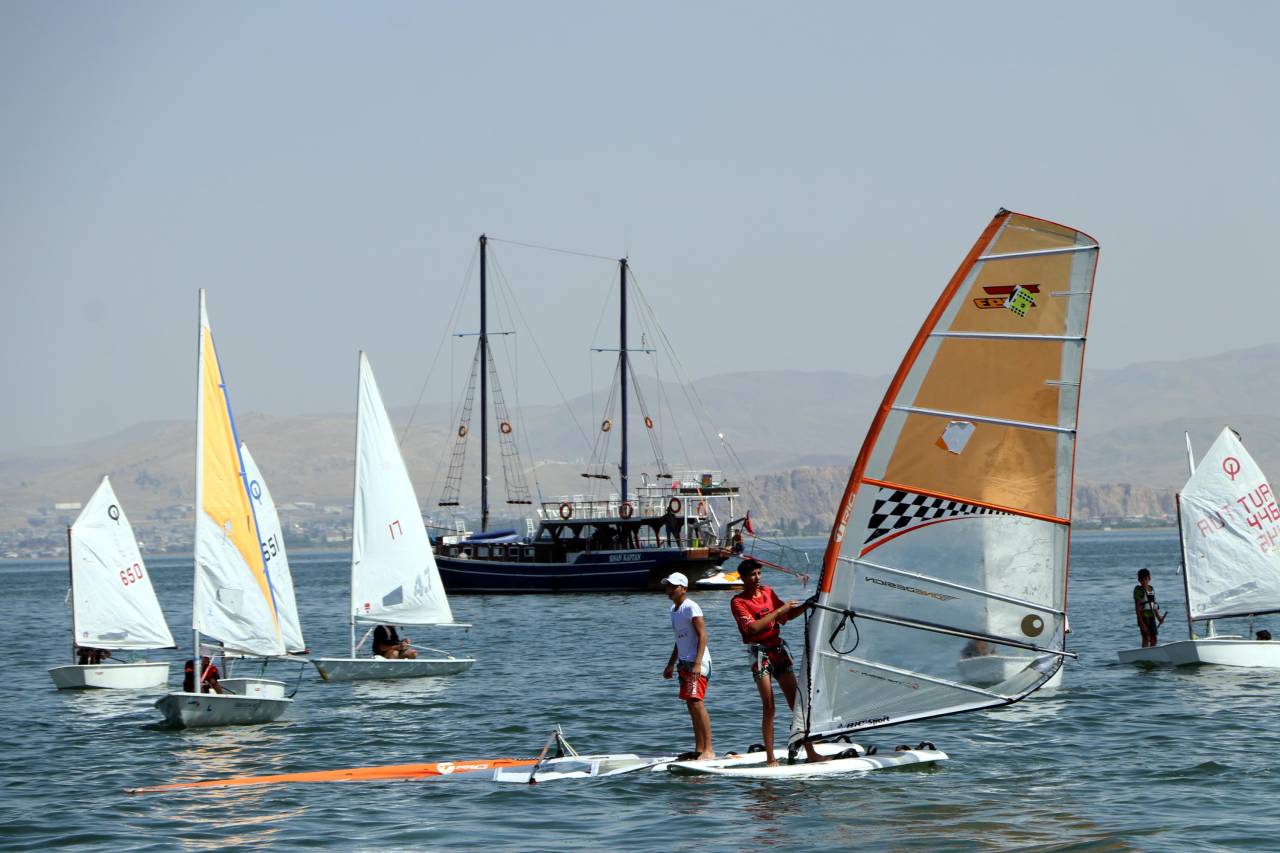 '10. Van Denizi Su Sporları Festivali' Başladı
