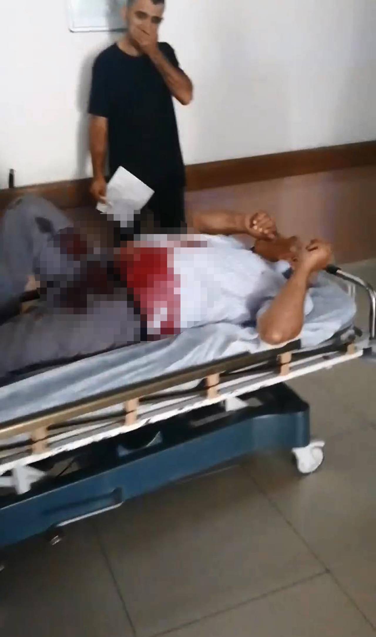 Hastanede 3 Hasmını Ve Jandarma Görevlisini Bıçakladı, Kocasıyla Gözaltına Alındı