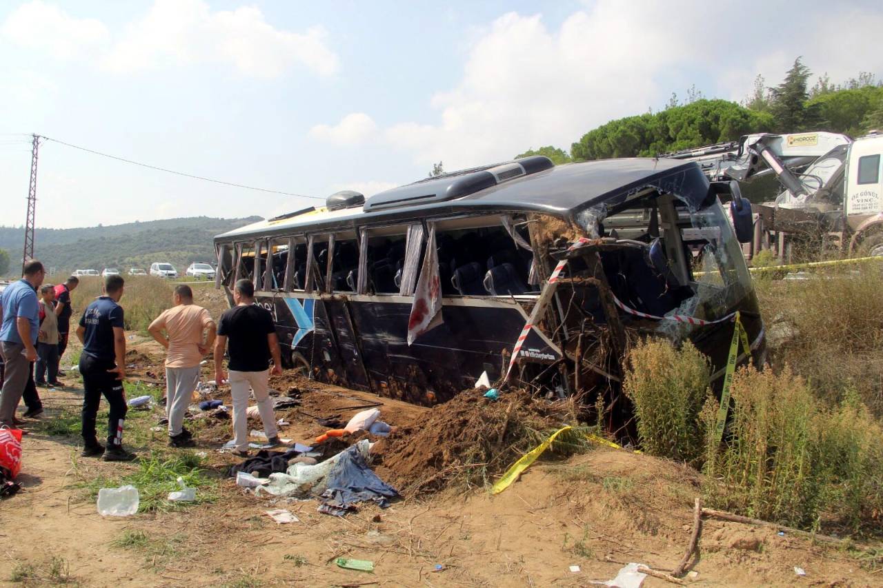 Çanakkale'de Tur Otobüsü Devrildi: 1 Ölü, 54 Yaralı