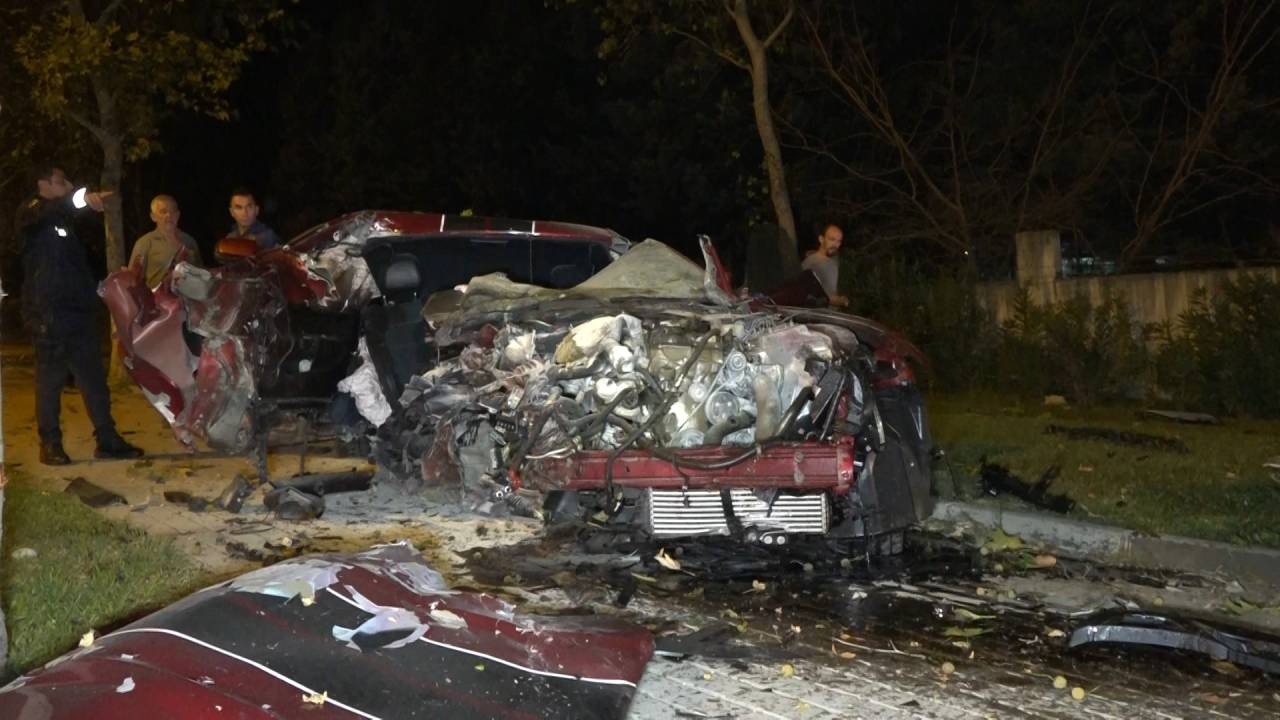 Çarpışan 2 Araç 150 Metre Sürüklendi: 1 Ölü, 3 Ağır Yaralı