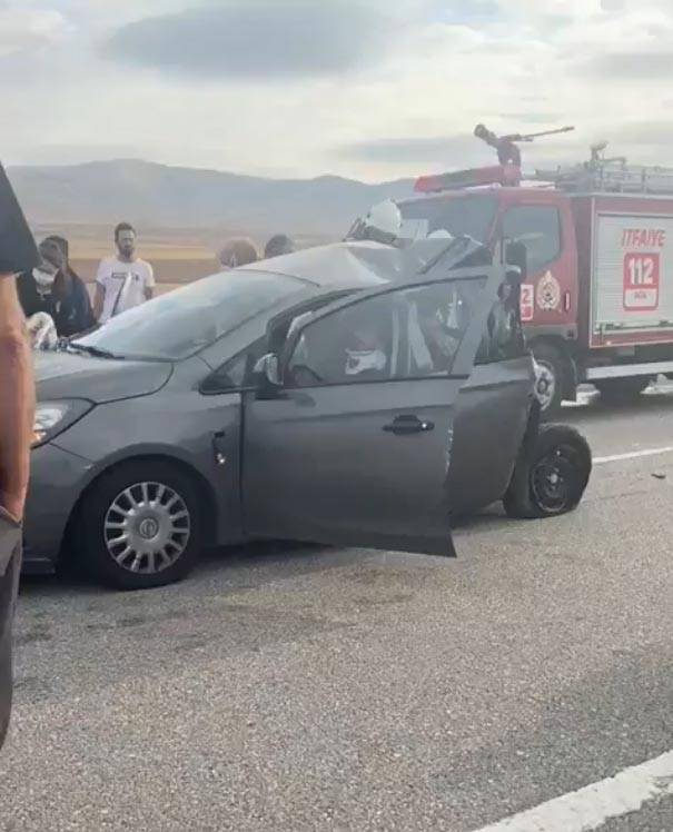 Eskişehir'de Kamyon, Otomobile Çarptı: 1 Ölü, 3 Yaralı