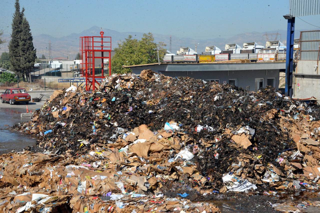 Kahramanmaraş'taki Yangında 20 Ton Atık Kağıt Yandı