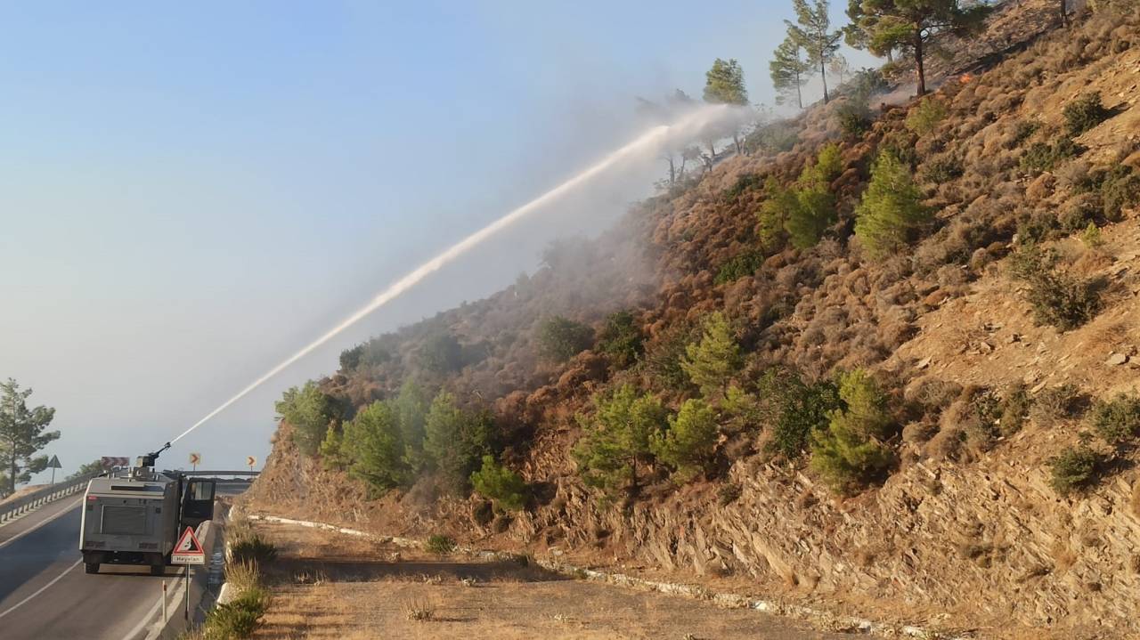 Mersin'de Orman Yangını, 2'nci Gününde Devam Ediyor