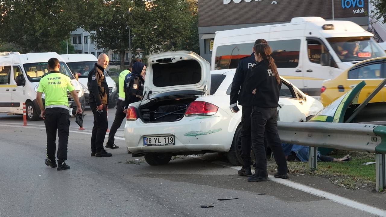 Kazada, Kullandığı Otomobilin Sağ Ön Kapı Camından Fırlayan Eda Öldü