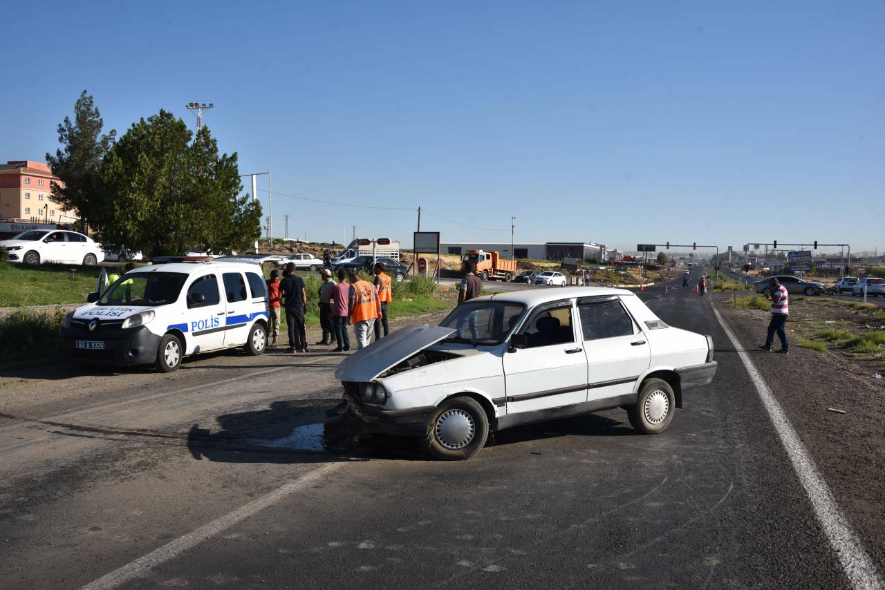 Şanlıurfa'da Otomobiller Çarpıştı: 3 Yaralı
