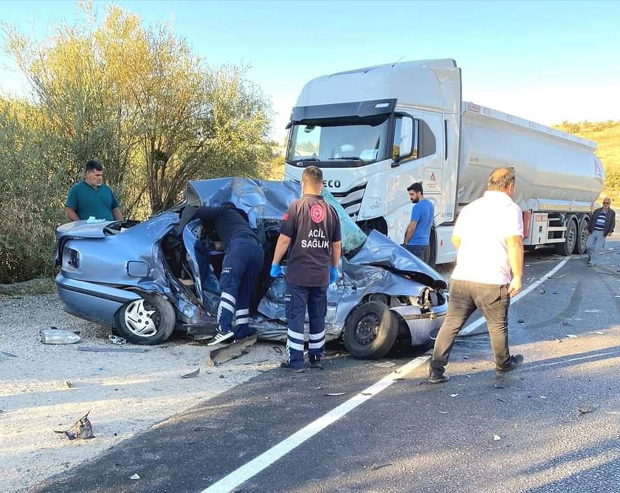 Antalya'da Otomobil İle Tır, Kafa Kafaya Çarpıştı: 4 Ölü, 1 Yaralı