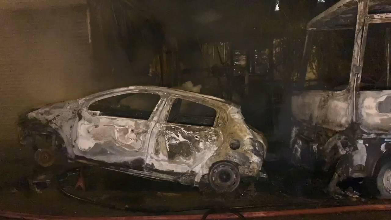 Çekmeköy'de Park Halindeki Otomobilde Yangın Çıktı