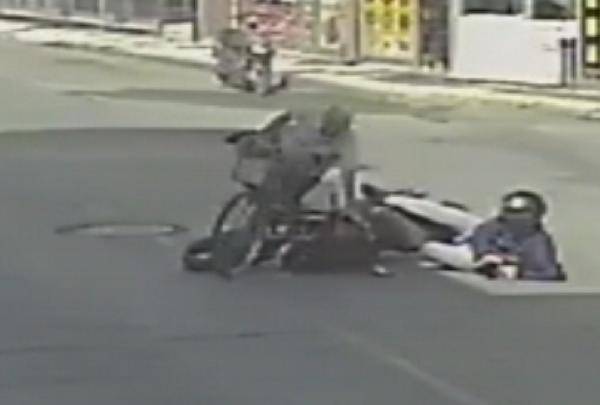 Motosikletin Çarptığı Bisikletli Yaralandı; Kaza Kamerada