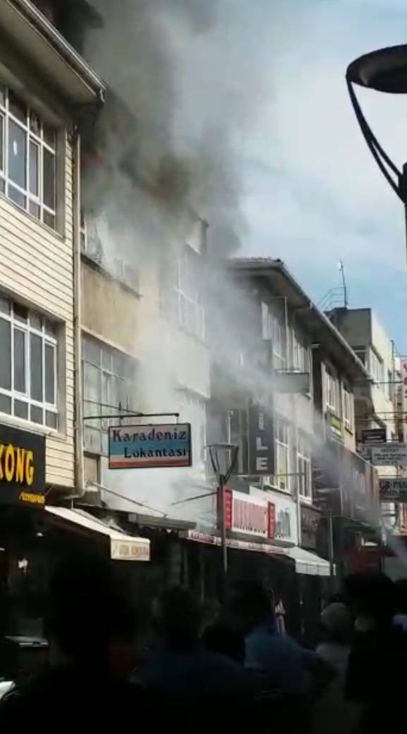 Ankara'da 2 Katlı Binada Yangın