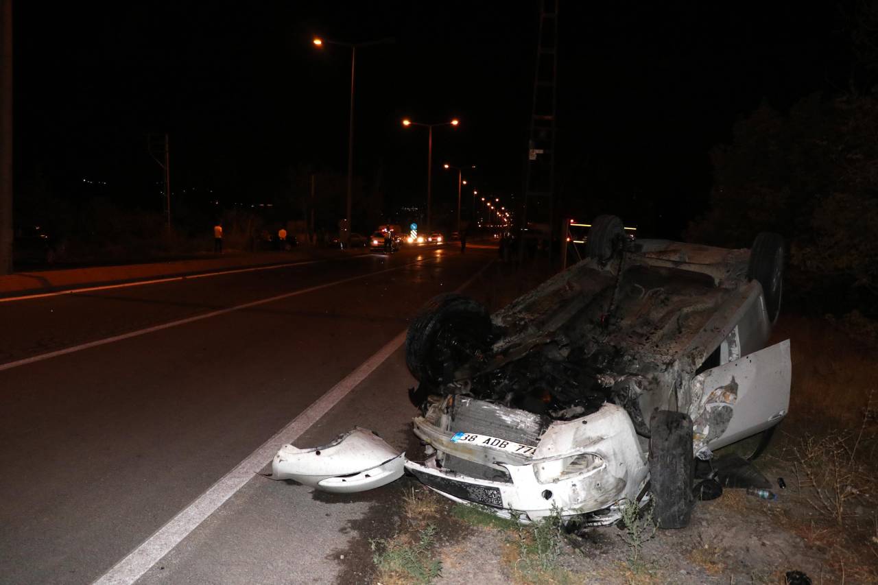 Kayseri'de 2 Otomobil Çarpıştı: 7 Yaralı