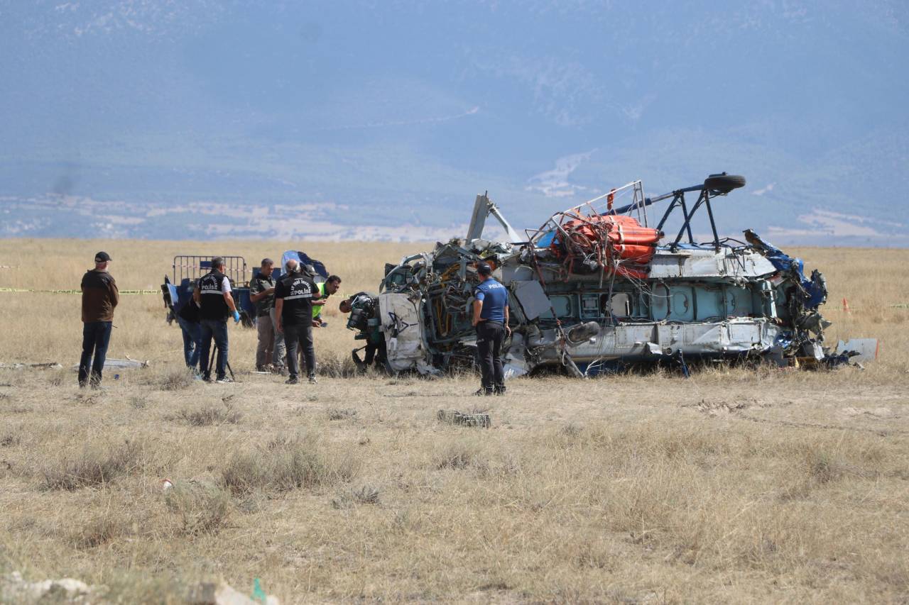 Denizli'de Düşen Helikopterde Kaza Kırım İncelemesi Sürdürülüyor