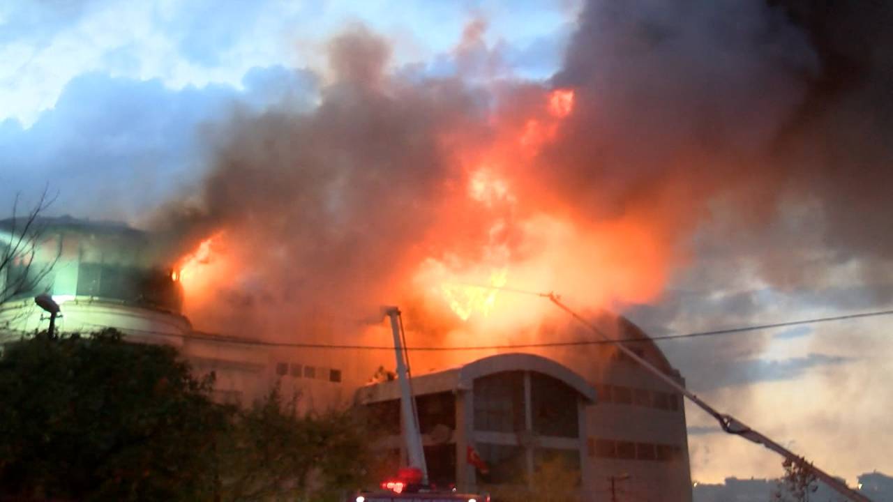 Sultanbeyli’de 4 Katlı Tencere Fabrikasında Yangın - 2