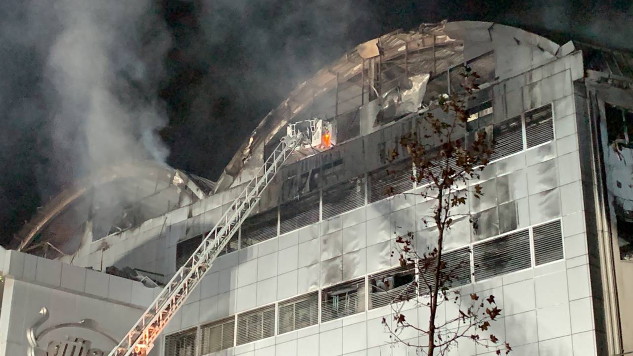 Sultanbeyli’deki Tencere Fabrikasında Çıkan Yangın Söndürüldü