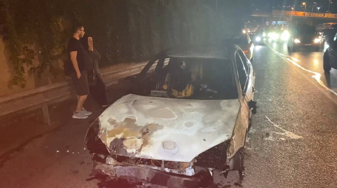 Beyoğlu’nda Otomobil Alev Alev Yandı