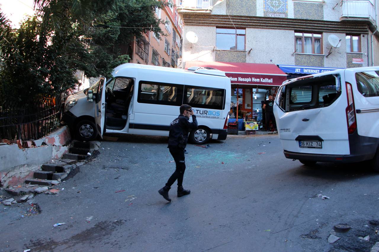 Beyoğlu'nda Servis Minibüsünün Çarptığı Yaya Ağır Yaralandı