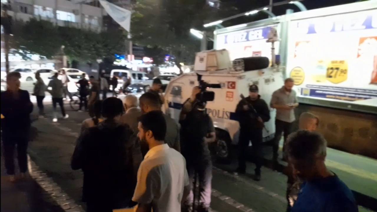 Diyarbakır'da İzinsiz Yürüyüşte Gözaltına Alınan 6 Kişi Serbest