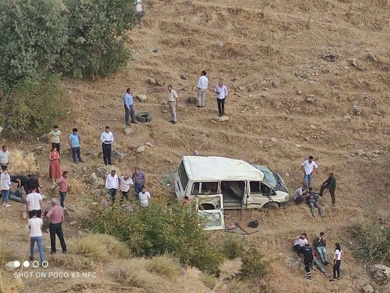 Sason'da İnşaat İşçilerini Taşıyan Minibüs Şarampole Yuvarlandı: 6 Yaralı