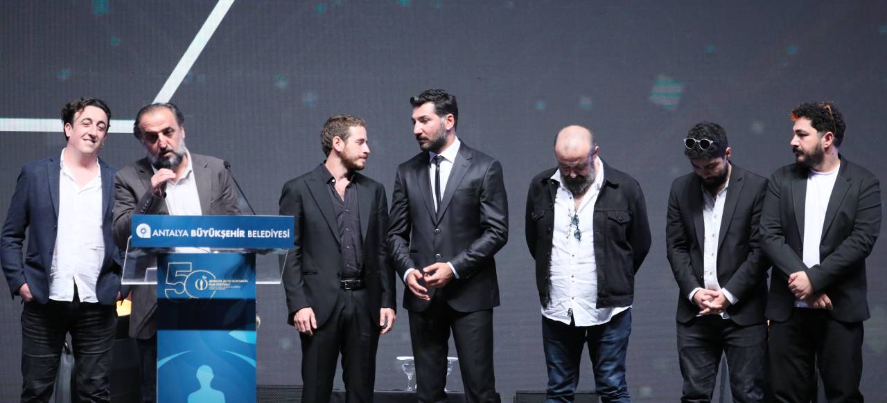 Altın Portakal'da 'karanlık Gece' En İyi Film Oldu; 'kurak Günler' 9 Ödül Aldı