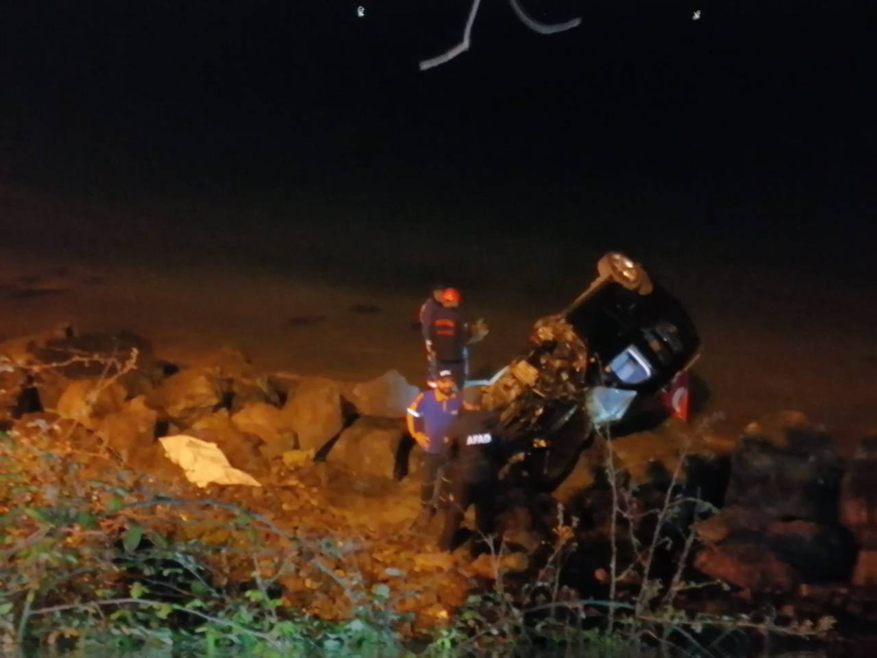 Trabzon'da Hafif Ticari Araç Kayalıklara Uçtu: 1 Ölü, 3 Yaralı