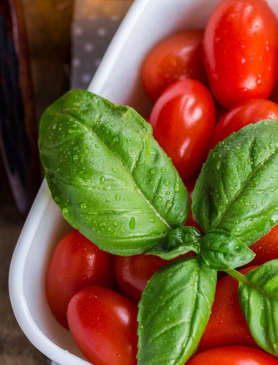 tomatoes-1887243-960-720.jpg